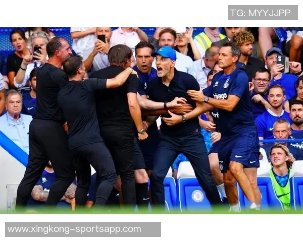 今日趣图：库库失误引发乌龙若换阿扎尔进攻恐怕会越位尴尬