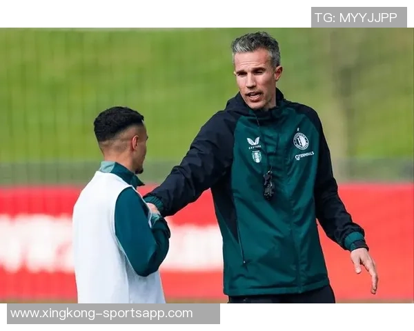 古利特赞范佩西执教潜力希望其未来能执掌曼联教鞭 古利特赞范佩西执教潜力希望其未来能执掌曼联教鞭